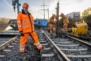 Le directeur général des CFF Vincent Ducrot s'est rendu sur place jeudi après-midi à Tolochenaz (VD) pour constater l'évolution des travaux et s'exprimer pour la première fois devant la presse.
